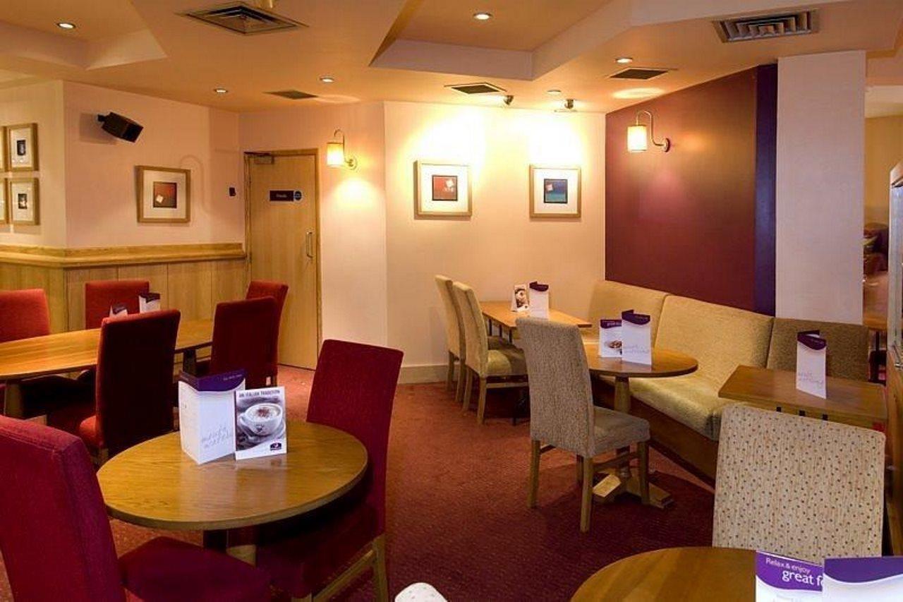 Premier Inn Manchester City Centre Экстерьер фото