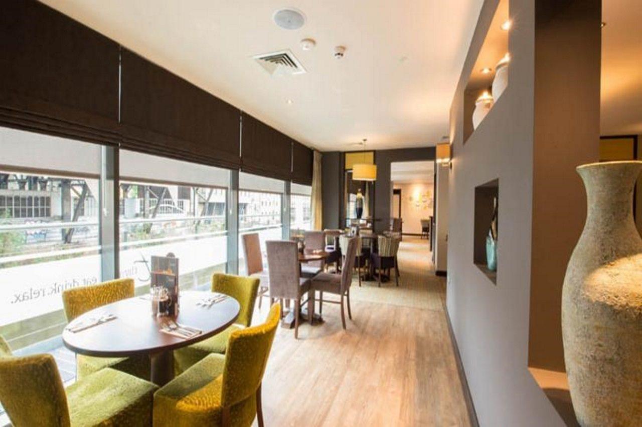 Premier Inn Manchester City Centre Экстерьер фото