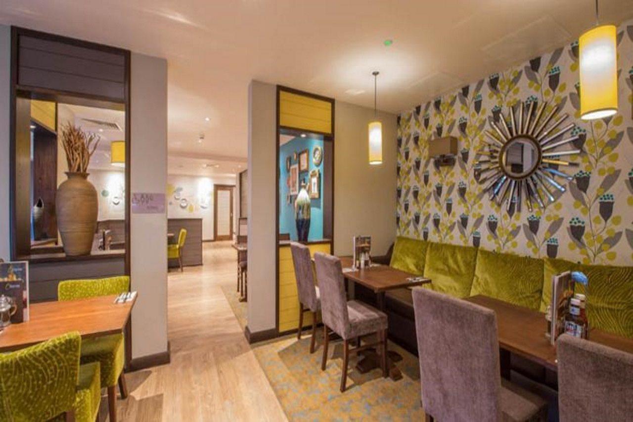 Premier Inn Manchester City Centre Экстерьер фото